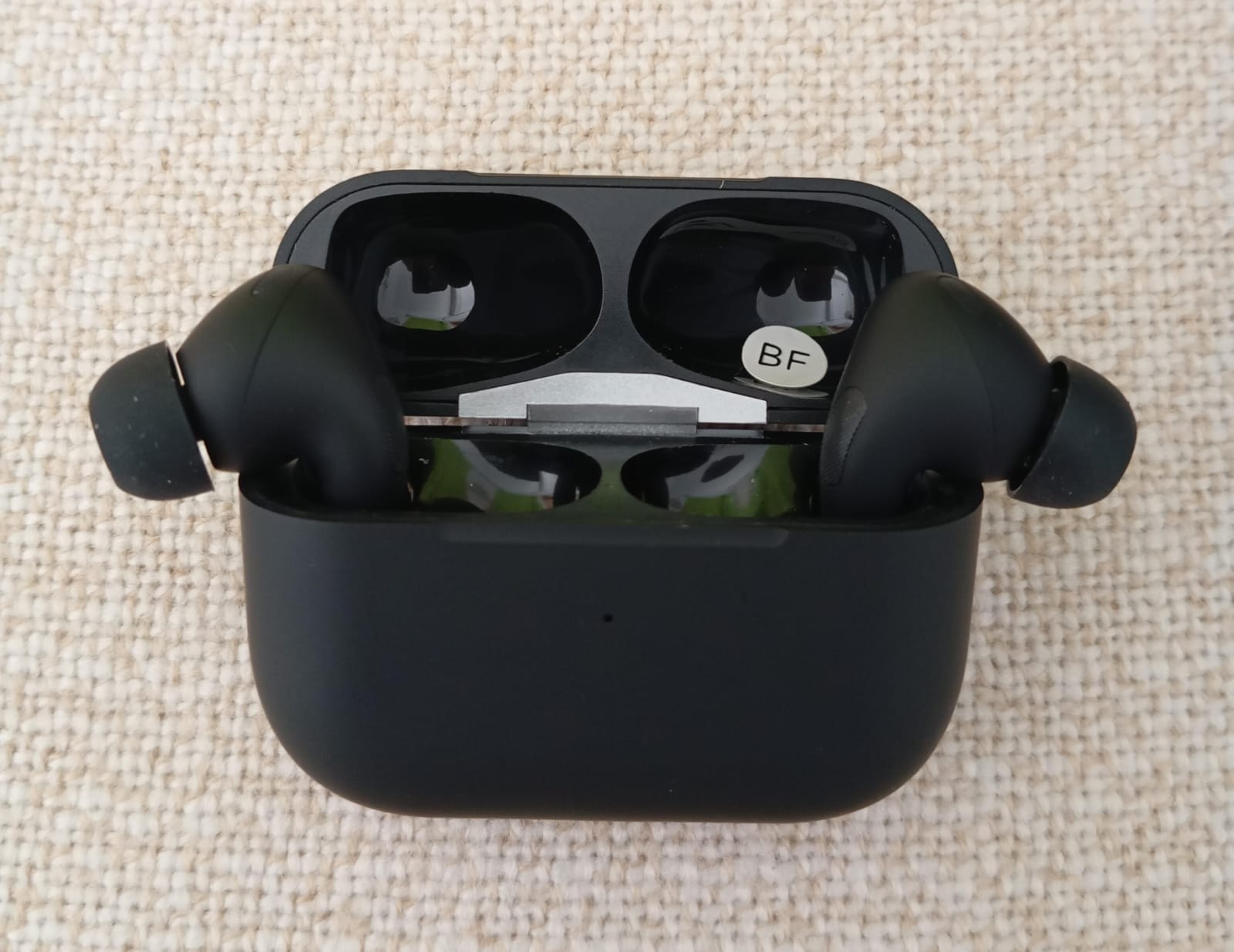 Pro 2 Earbuds In Black - High Quality Wireless Bluetooth Earphones With Type C Charging Port For Reliable Audio Performance And Convenience - Without Box